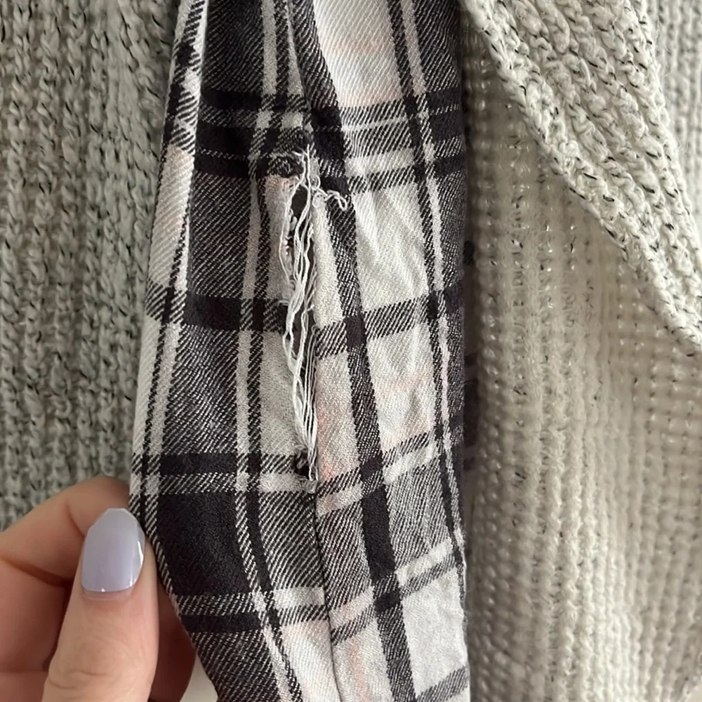 Sanctuary Slit‎ Sided Sweater sz XS Gray Anthropologie Comfort casual Plaid